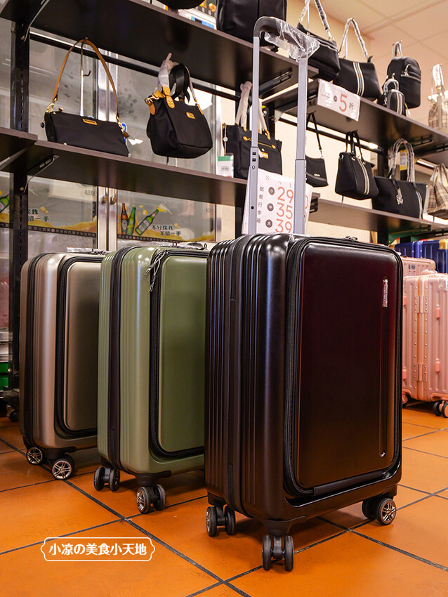 台中禾雅行動館 | 時尚行李箱最低999起,萬國eminent五折起超殺價,限時限量聯名款魔鬼貓行李箱晚來買不到!多款包包390元起,價格實惠好好逛。