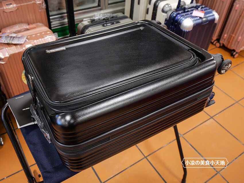 台中禾雅行動館 | 時尚行李箱最低999起,萬國eminent五折起超殺價,限時限量聯名款魔鬼貓行李箱晚來買不到!多款包包390元起,價格實惠好好逛。