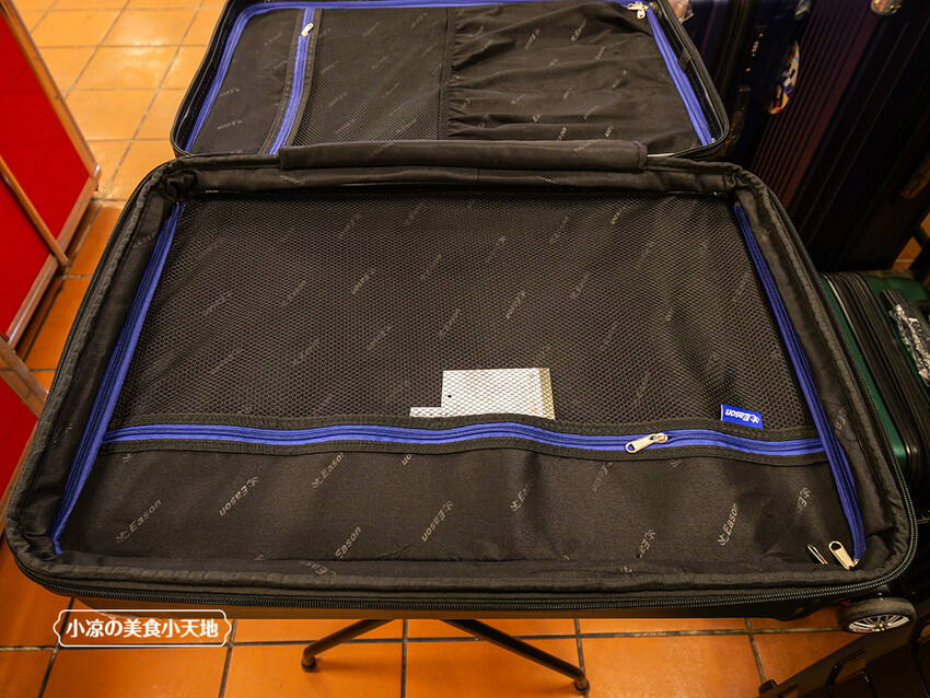 台中禾雅行動館 | 時尚行李箱最低999起,萬國eminent五折起超殺價,限時限量聯名款魔鬼貓行李箱晚來買不到!多款包包390元起,價格實惠好好逛。