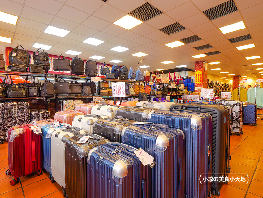 台中禾雅行動館 | 時尚行李箱最低999起,萬國eminent五折起超殺價,限時限量聯名款魔鬼貓行李箱晚來買不到!多款包包390元起,價格實惠好好逛。