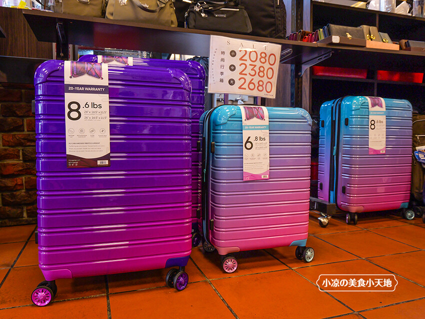 台中禾雅行動館 | 時尚行李箱最低999起,萬國eminent五折起超殺價,限時限量聯名款魔鬼貓行李箱晚來買不到!多款包包390元起,價格實惠好好逛。