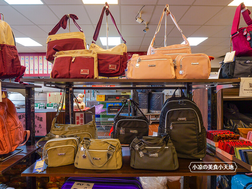 台中禾雅行動館 | 時尚行李箱最低999起,萬國eminent五折起超殺價,限時限量聯名款魔鬼貓行李箱晚來買不到!多款包包390元起,價格實惠好好逛。