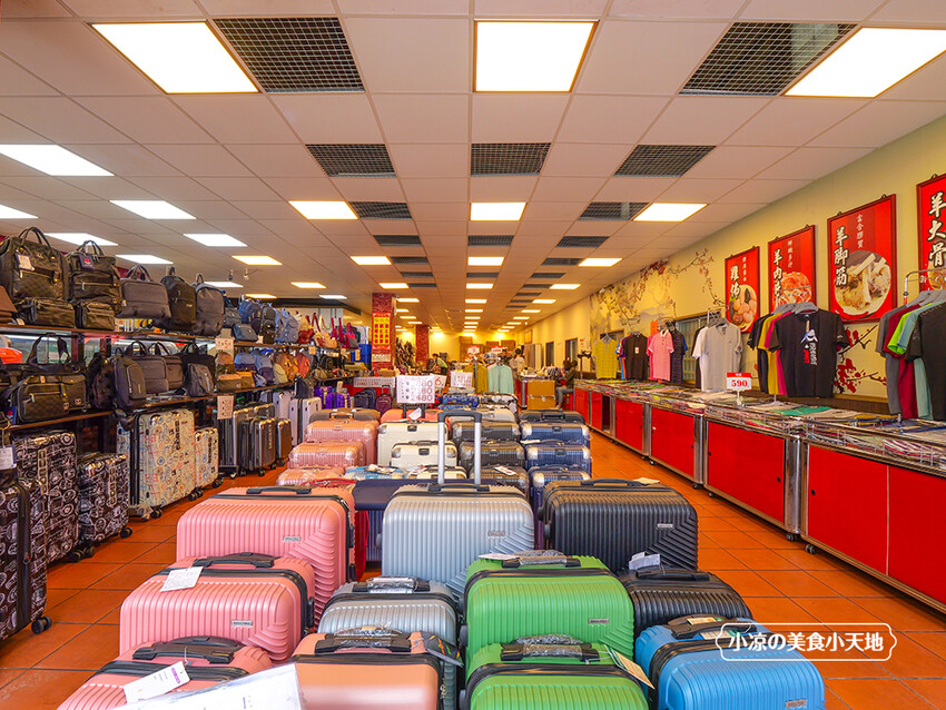 台中禾雅行動館 | 時尚行李箱最低999起,萬國eminent五折起超殺價,限時限量聯名款魔鬼貓行李箱晚來買不到!多款包包390元起,價格實惠好好逛。