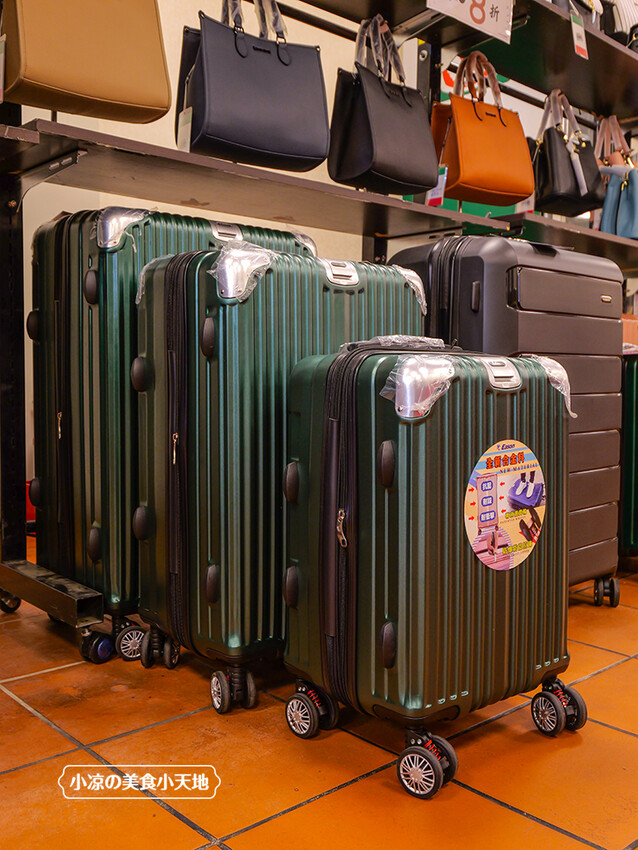 台中禾雅行動館 | 時尚行李箱最低999起,萬國eminent五折起超殺價,限時限量聯名款魔鬼貓行李箱晚來買不到!多款包包390元起,價格實惠好好逛。