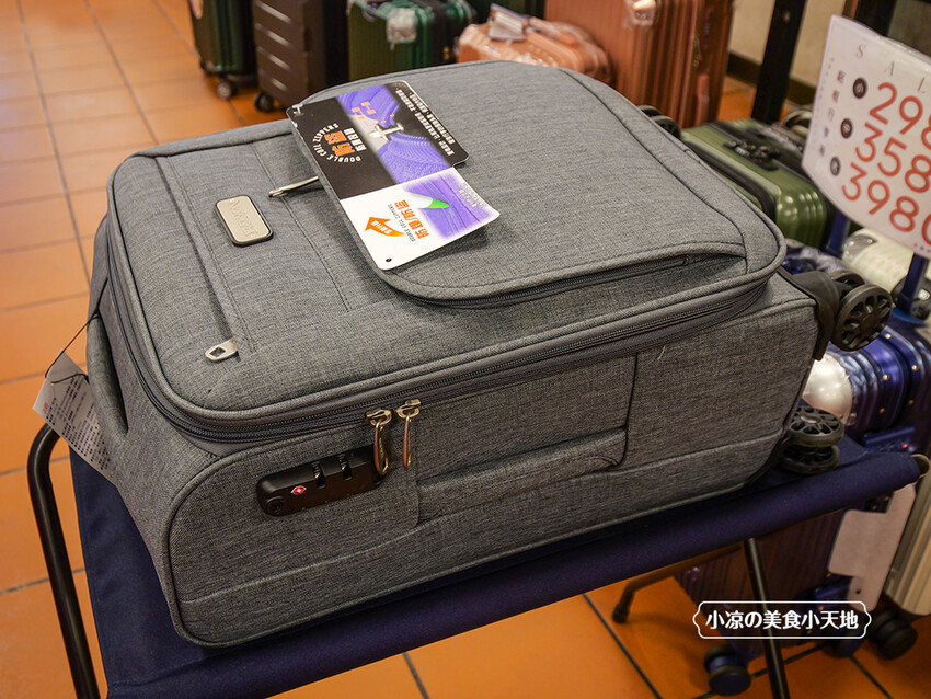 台中禾雅行動館 | 時尚行李箱最低999起,萬國eminent五折起超殺價,限時限量聯名款魔鬼貓行李箱晚來買不到!多款包包390元起,價格實惠好好逛。