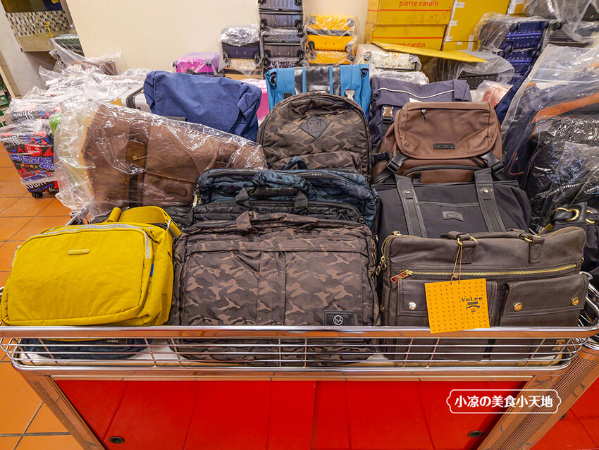 台中禾雅行動館 | 時尚行李箱最低999起,萬國eminent五折起超殺價,限時限量聯名款魔鬼貓行李箱晚來買不到!多款包包390元起,價格實惠好好逛。