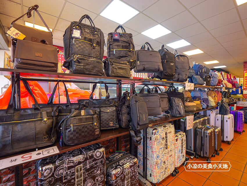 台中禾雅行動館 | 時尚行李箱最低999起,萬國eminent五折起超殺價,限時限量聯名款魔鬼貓行李箱晚來買不到!多款包包390元起,價格實惠好好逛。