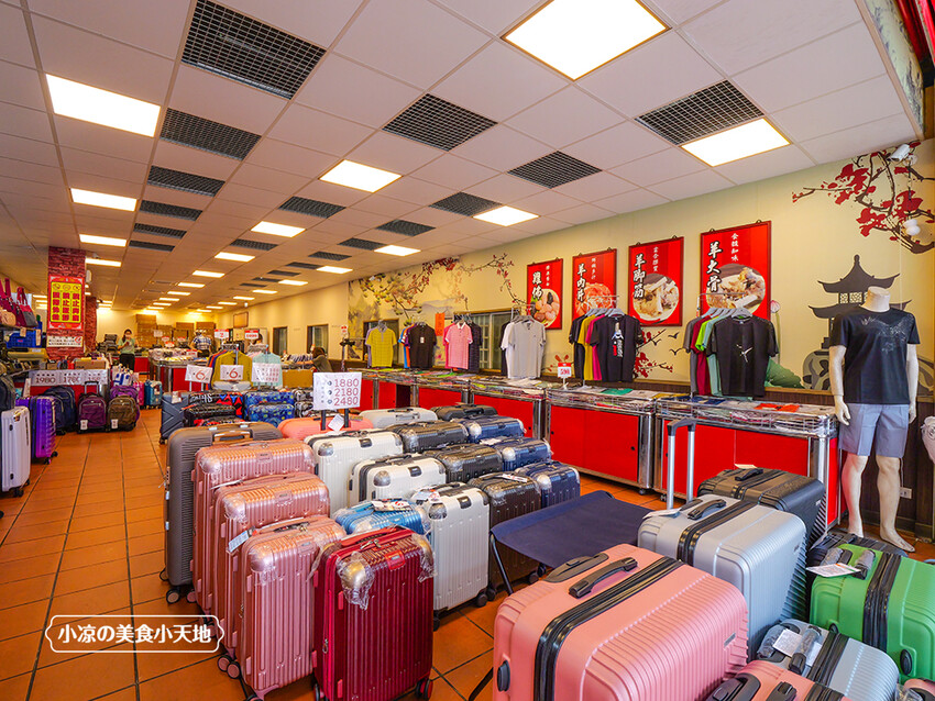 台中禾雅行動館 | 時尚行李箱最低999起,萬國eminent五折起超殺價,限時限量聯名款魔鬼貓行李箱晚來買不到!多款包包390元起,價格實惠好好逛。