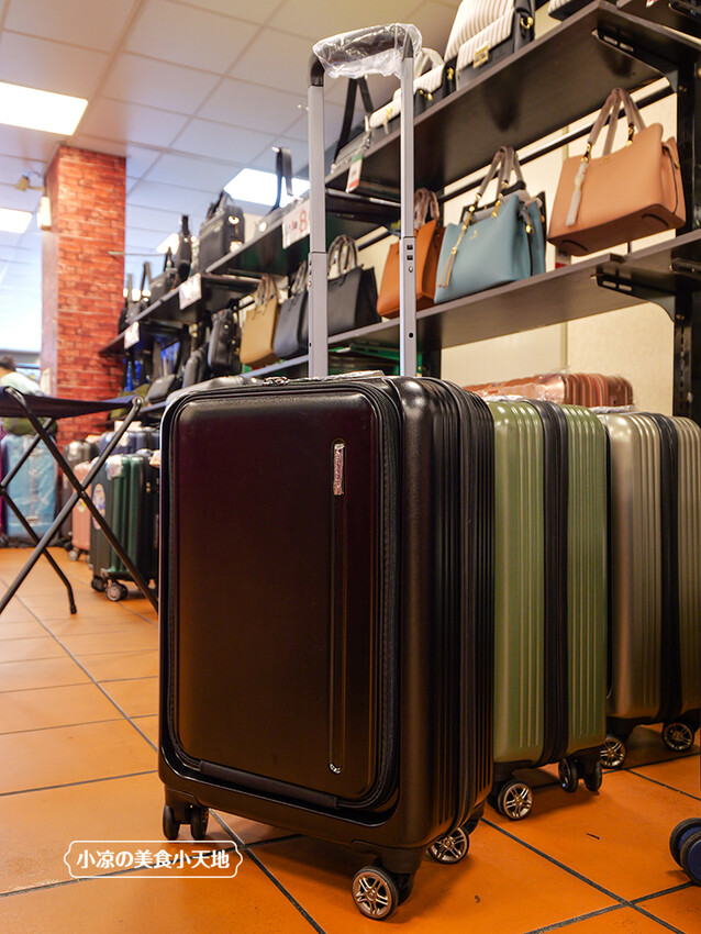 台中禾雅行動館 | 時尚行李箱最低999起,萬國eminent五折起超殺價,限時限量聯名款魔鬼貓行李箱晚來買不到!多款包包390元起,價格實惠好好逛。