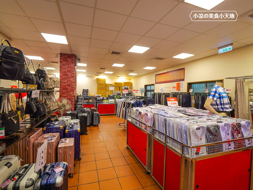 台中禾雅行動館 | 時尚行李箱最低999起,萬國eminent五折起超殺價,限時限量聯名款魔鬼貓行李箱晚來買不到!多款包包390元起,價格實惠好好逛。