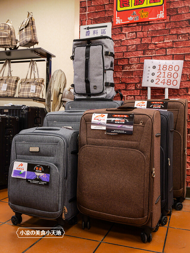 台中禾雅行動館 | 時尚行李箱最低999起,萬國eminent五折起超殺價,限時限量聯名款魔鬼貓行李箱晚來買不到!多款包包390元起,價格實惠好好逛。