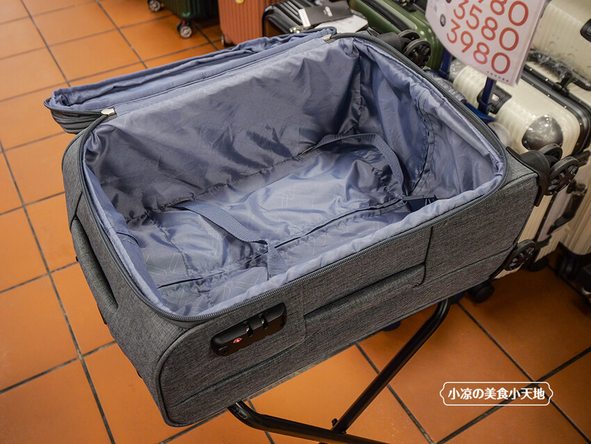 台中禾雅行動館 | 時尚行李箱最低999起,萬國eminent五折起超殺價,限時限量聯名款魔鬼貓行李箱晚來買不到!多款包包390元起,價格實惠好好逛。