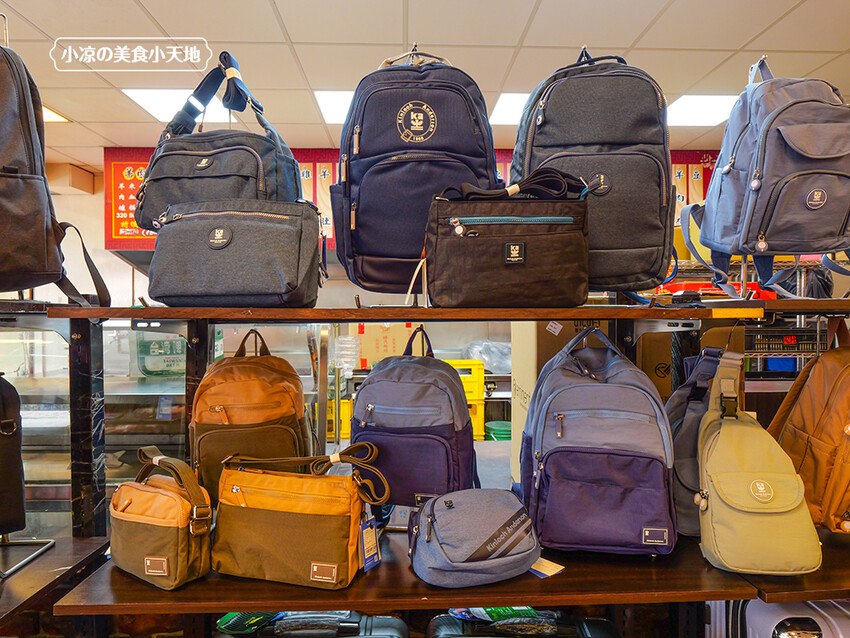 台中禾雅行動館 | 時尚行李箱最低999起,萬國eminent五折起超殺價,限時限量聯名款魔鬼貓行李箱晚來買不到!多款包包390元起,價格實惠好好逛。