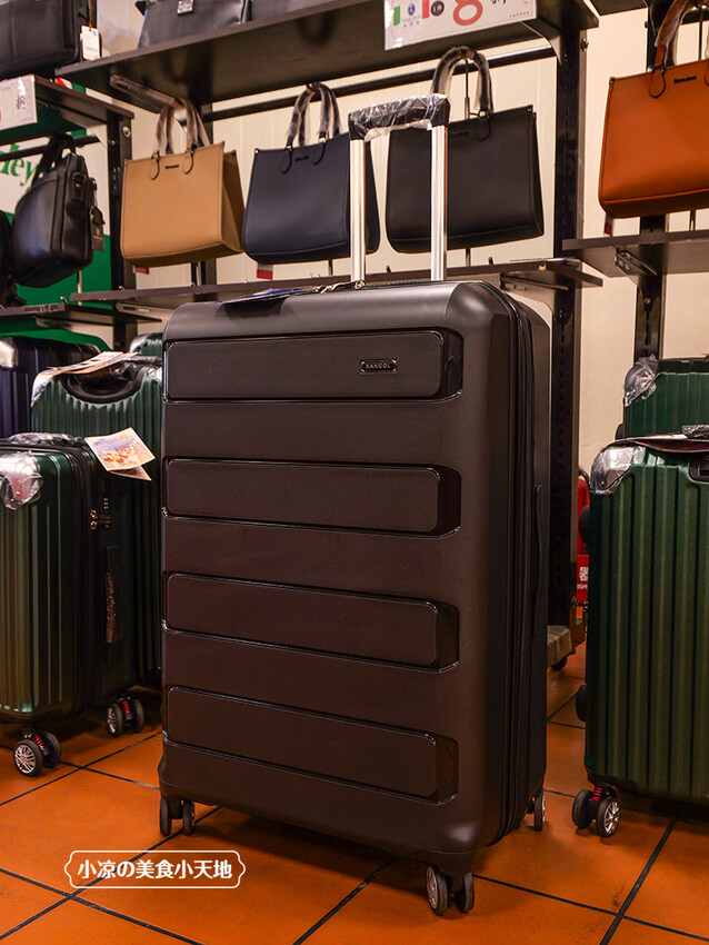 台中禾雅行動館 | 時尚行李箱最低999起,萬國eminent五折起超殺價,限時限量聯名款魔鬼貓行李箱晚來買不到!多款包包390元起,價格實惠好好逛。