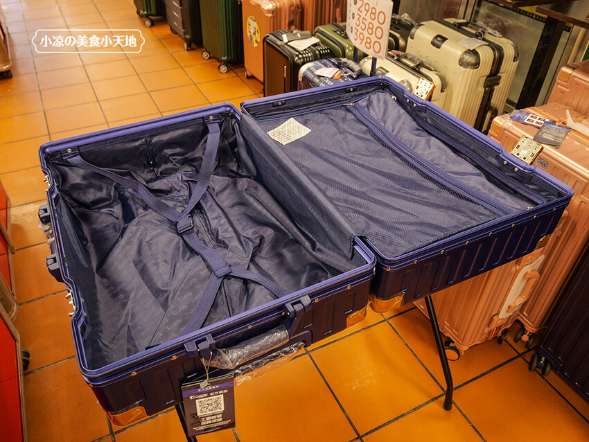 台中禾雅行動館 | 時尚行李箱最低999起,萬國eminent五折起超殺價,限時限量聯名款魔鬼貓行李箱晚來買不到!多款包包390元起,價格實惠好好逛。