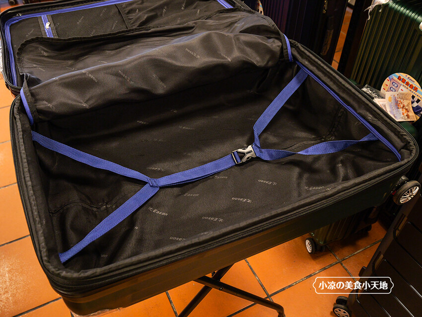 台中禾雅行動館 | 時尚行李箱最低999起,萬國eminent五折起超殺價,限時限量聯名款魔鬼貓行李箱晚來買不到!多款包包390元起,價格實惠好好逛。