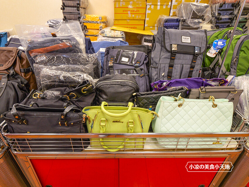 台中禾雅行動館 | 時尚行李箱最低999起,萬國eminent五折起超殺價,限時限量聯名款魔鬼貓行李箱晚來買不到!多款包包390元起,價格實惠好好逛。