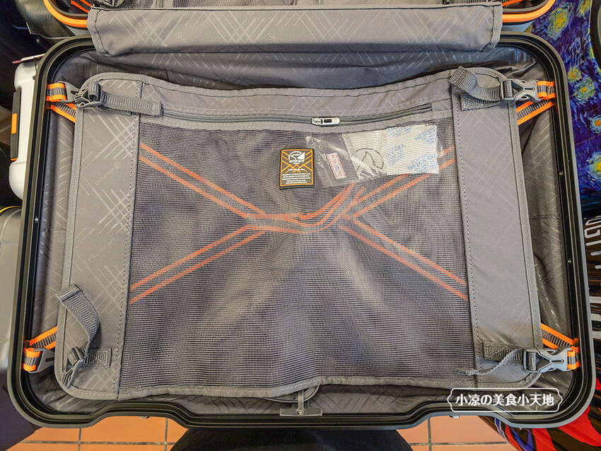 台中禾雅行動館 | 時尚行李箱最低999起,萬國eminent五折起超殺價,限時限量聯名款魔鬼貓行李箱晚來買不到!多款包包390元起,價格實惠好好逛。