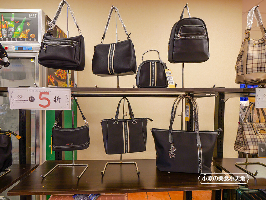 台中禾雅行動館 | 時尚行李箱最低999起,萬國eminent五折起超殺價,限時限量聯名款魔鬼貓行李箱晚來買不到!多款包包390元起,價格實惠好好逛。