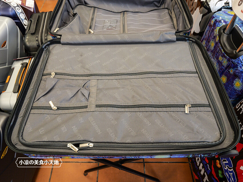 台中禾雅行動館 | 時尚行李箱最低999起,萬國eminent五折起超殺價,限時限量聯名款魔鬼貓行李箱晚來買不到!多款包包390元起,價格實惠好好逛。