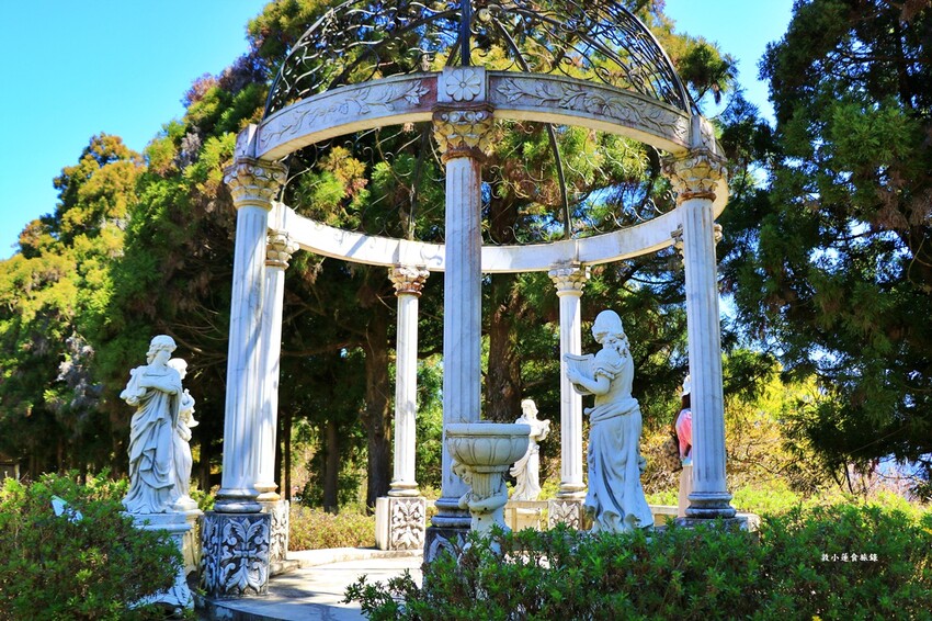 清境農場小瑞士花園‧著名的水上教堂、落羽松步道及綠光森林花園,晚上還有燈光秀 - 敦 小 蓮の食旅錄