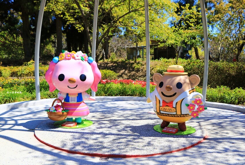 清境農場小瑞士花園‧著名的水上教堂、落羽松步道及綠光森林花園,晚上還有燈光秀 - 敦 小 蓮の食旅錄