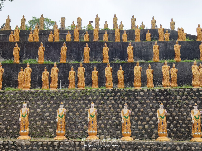 雲林。斗六》湖山巖湖山寺。銅光閃閃的十層樓高巨大彌勒佛