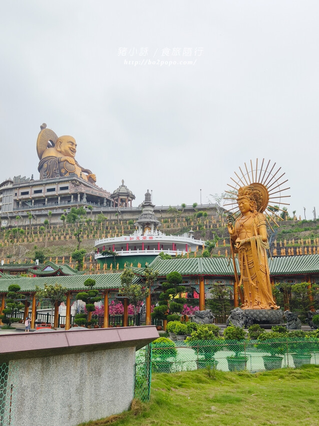 雲林。斗六》湖山巖湖山寺。銅光閃閃的十層樓高巨大彌勒佛