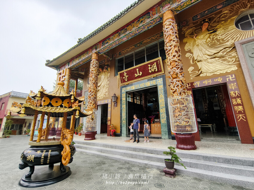 雲林。斗六》湖山巖湖山寺。銅光閃閃的十層樓高巨大彌勒佛