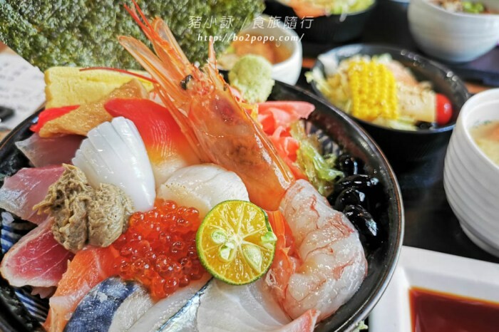 雲林。莿桐》忠雲宮。夢幻粉嫩、粉紫交錯的石斛蘭隧道瀑布