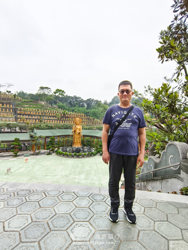 雲林。斗六》湖山巖湖山寺。銅光閃閃的十層樓高巨大彌勒佛