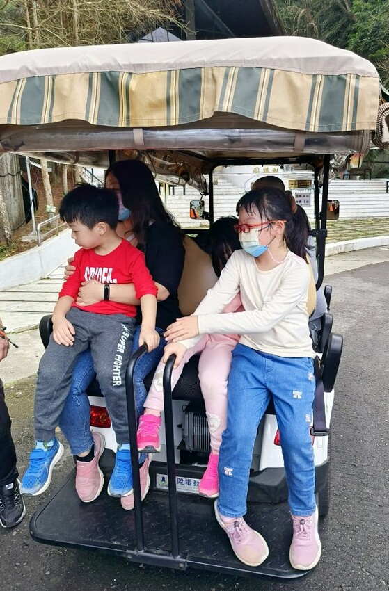 【南投親子景點】鳳凰谷鳥園生態園區.銅板價暢遊溜滑梯、鳥園!