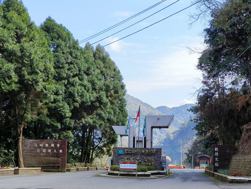 【南投親子景點】鳳凰谷鳥園生態園區.銅板價暢遊溜滑梯、鳥園!