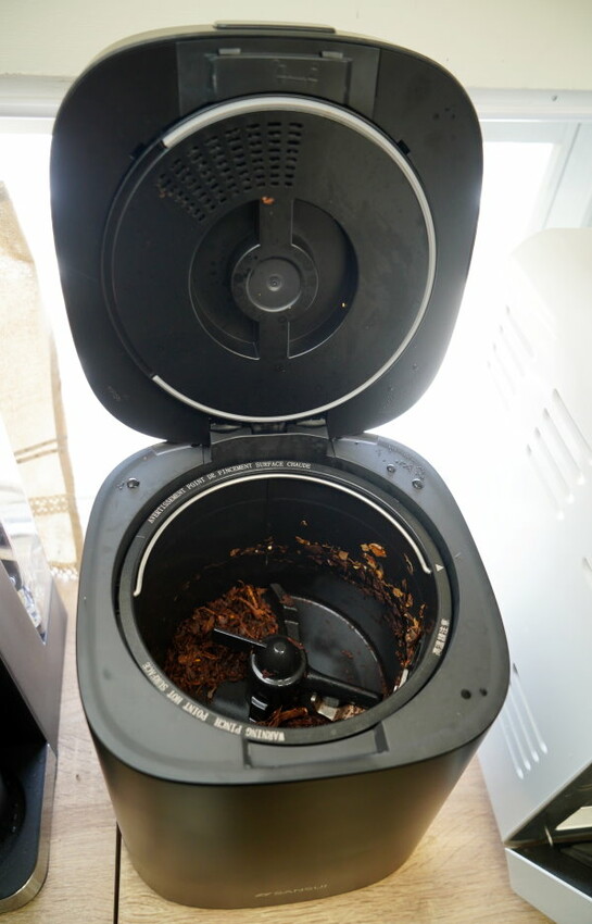 SANSUI山水廚餘機開箱．APP操控、低溫發酵堆肥、烘乾除臭殺菌!