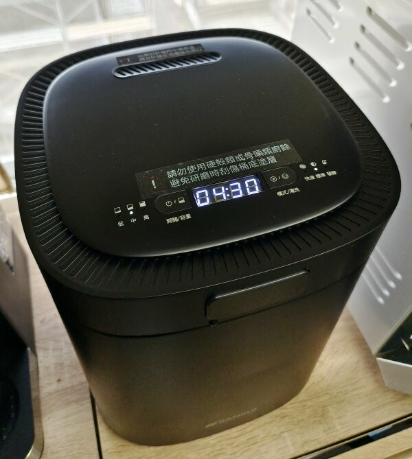 SANSUI山水廚餘機開箱．APP操控、低溫發酵堆肥、烘乾除臭殺菌!