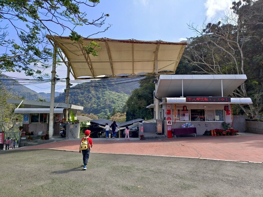 【南投親子景點】鳳凰谷鳥園生態園區.銅板價暢遊溜滑梯、鳥園!