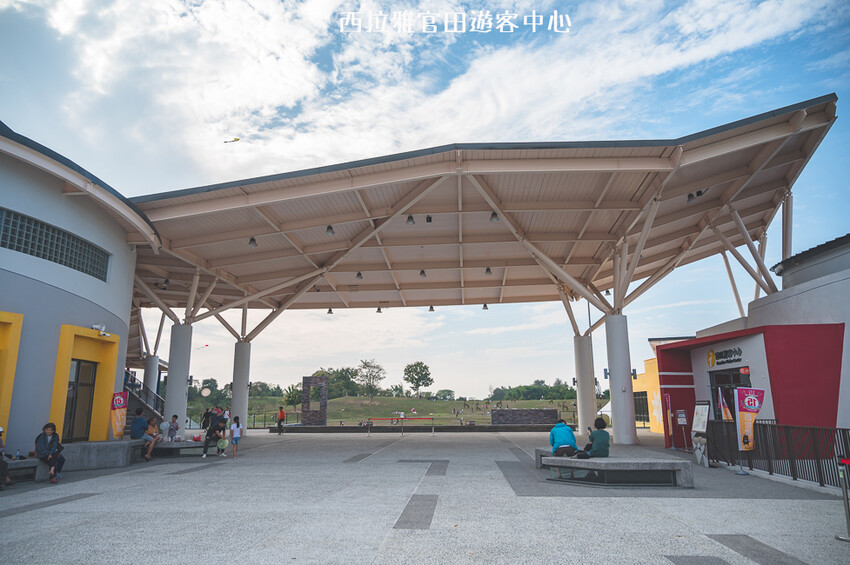｜台南景點｜西拉雅風景區官田遊客中心，一望無際大草地還有超好拍梅花鹿地景 - 婷兒旅行地圖