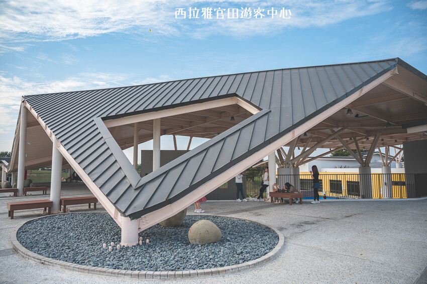 ｜台南景點｜西拉雅風景區官田遊客中心，一望無際大草地還有超好拍梅花鹿地景 - 婷兒旅行地圖