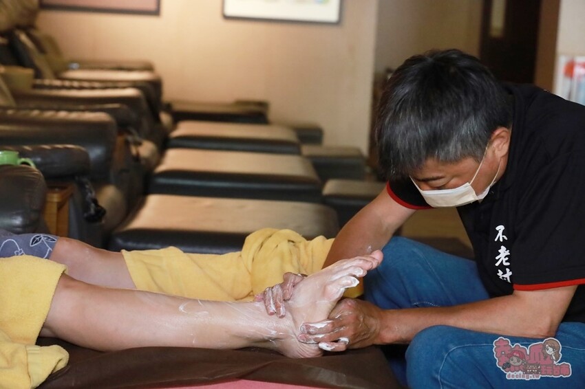 【台南按摩】不老村足體養生會館！台南超高CP值得按摩店，店內竟然還有公仔展示區~ - 熱血玩台南。跳躍新世界