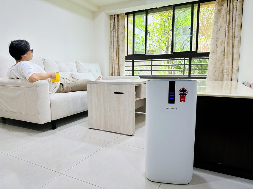 【FRIGIDAIRE富及第】CASR 4.4節能升級款智慧型空氣清淨機FAP-0441HP，負離子雙重過濾，DC直流風扇3+1段式風速調整，過敏兒救星！隨時把控空氣品質，髒空氣通通一網打盡！