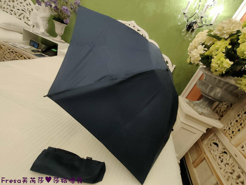 生活小物【ROLLS反向瞬間捲收傘】大雨來襲!反收大傘片乾爽完全不濕身.自動收傘超快速 - Fresa芙芮莎♥莎旅憶食