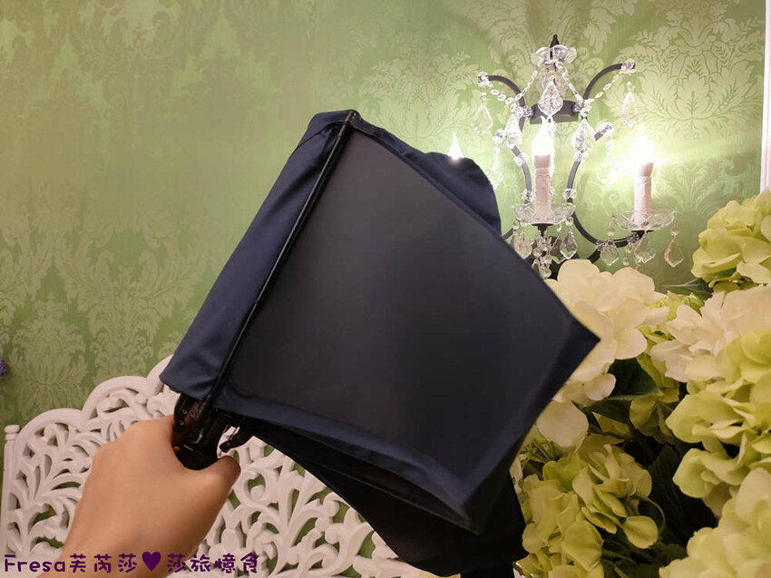 生活小物【ROLLS反向瞬間捲收傘】大雨來襲!反收大傘片乾爽完全不濕身.自動收傘超快速 - Fresa芙芮莎♥莎旅憶食