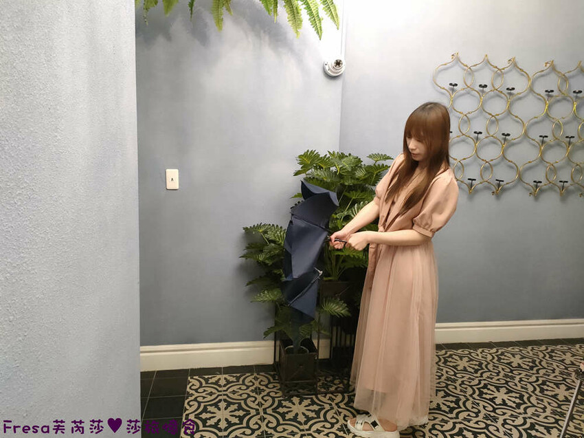 生活小物【ROLLS反向瞬間捲收傘】大雨來襲!反收大傘片乾爽完全不濕身.自動收傘超快速 - Fresa芙芮莎♥莎旅憶食