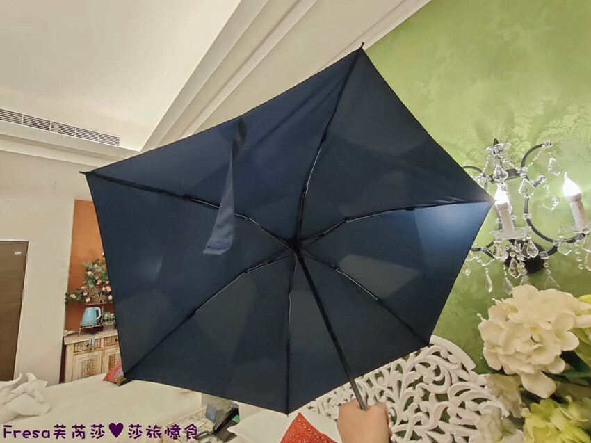 生活小物【ROLLS反向瞬間捲收傘】大雨來襲!反收大傘片乾爽完全不濕身.自動收傘超快速 - Fresa芙芮莎♥莎旅憶食