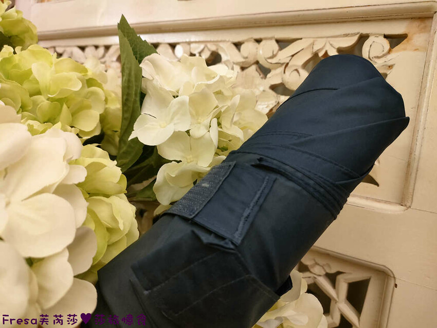 生活小物【ROLLS反向瞬間捲收傘】大雨來襲!反收大傘片乾爽完全不濕身.自動收傘超快速 - Fresa芙芮莎♥莎旅憶食