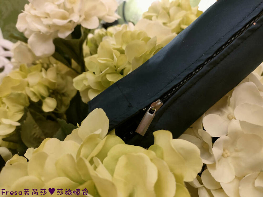 生活小物【ROLLS反向瞬間捲收傘】大雨來襲!反收大傘片乾爽完全不濕身.自動收傘超快速 - Fresa芙芮莎♥莎旅憶食