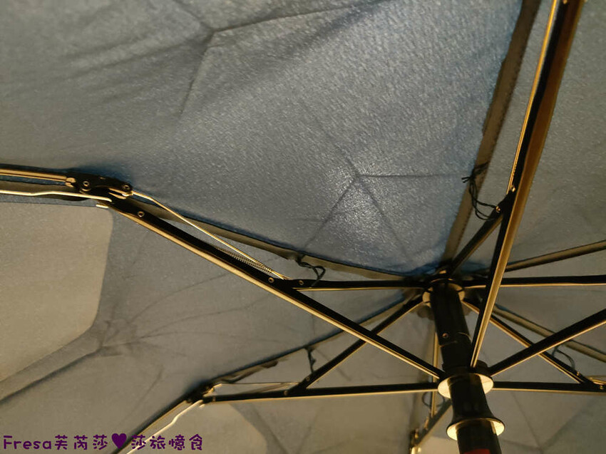 生活小物【ROLLS反向瞬間捲收傘】大雨來襲!反收大傘片乾爽完全不濕身.自動收傘超快速 - Fresa芙芮莎♥莎旅憶食