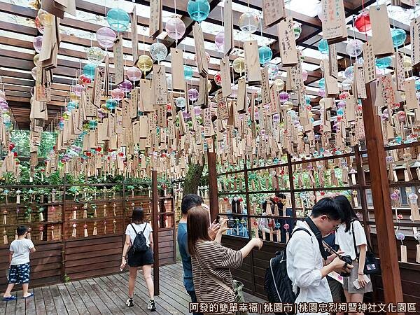 桃園神社14-滿滿的風鈴與祈願卡.jpg