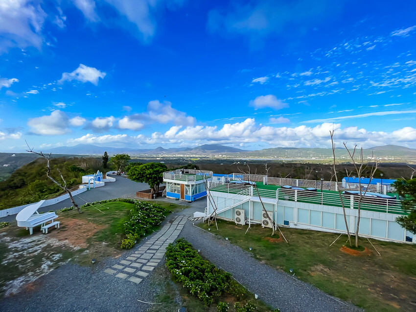 恆春墾丁景點 – 海崖灣萌寵景觀園區 x 近距離接觸可愛水豚君、笑笑羊與草泥馬！