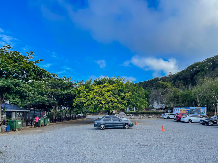 恆春墾丁景點 – 海崖灣萌寵景觀園區 x 近距離接觸可愛水豚君、笑笑羊與草泥馬！